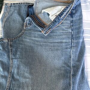 American Eagle Outfitters Light Wash Straight-Leg Women’s Jeans